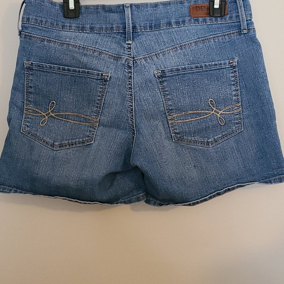 EUC Levi Jean shorts - Picture 2 of 6
